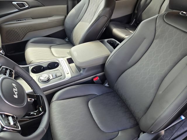 New 2026 Kia Carnival LXS FWD image 17
