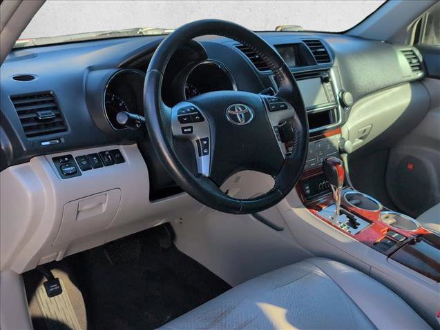 Used 2013 Toyota Highlander Limited image 12