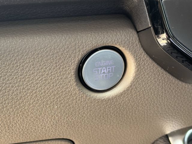 Used 2025 Kia Carnival EX FWD image 31