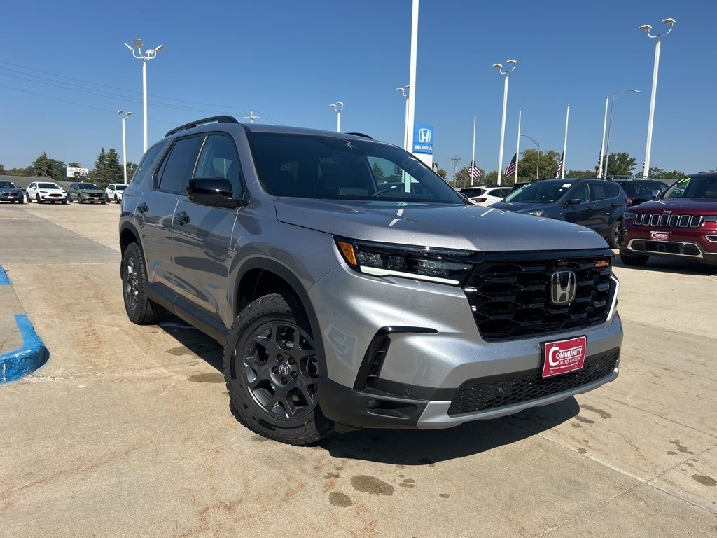 New 2025 Honda Pilot TrailSport