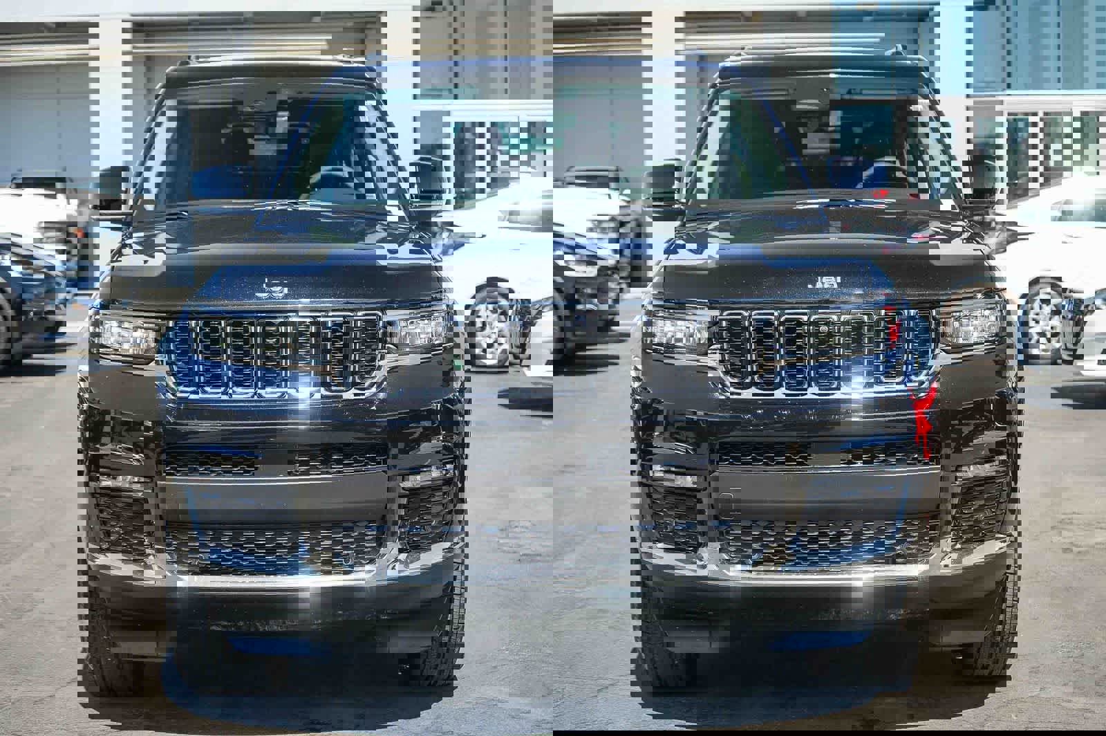 Used 2024 Jeep Grand Cherokee L Limited w/ Luxury Tech Group II image 2