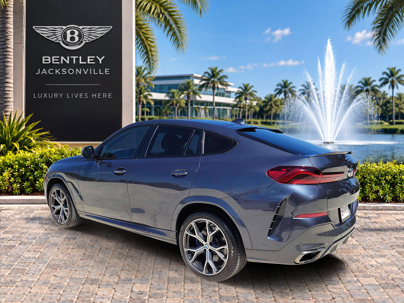 Used 2020 BMW X6 M50i AWD/4WD image 2