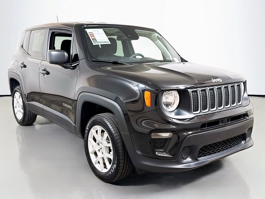 Used 2023 Jeep Renegade Latitude AWD/4WD image 3