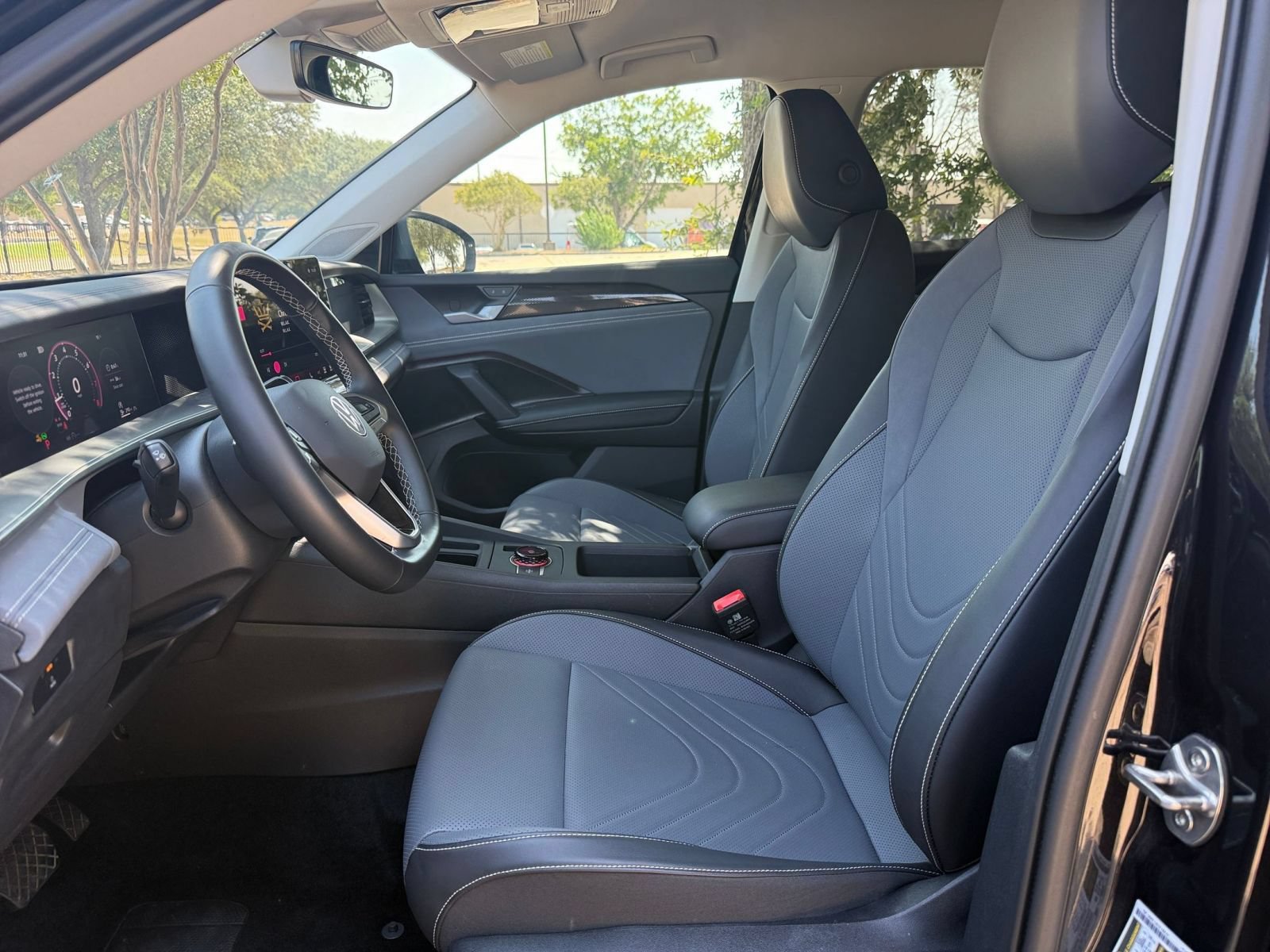 Used 2026 Volkswagen Tiguan SE AWD/4WD image 28