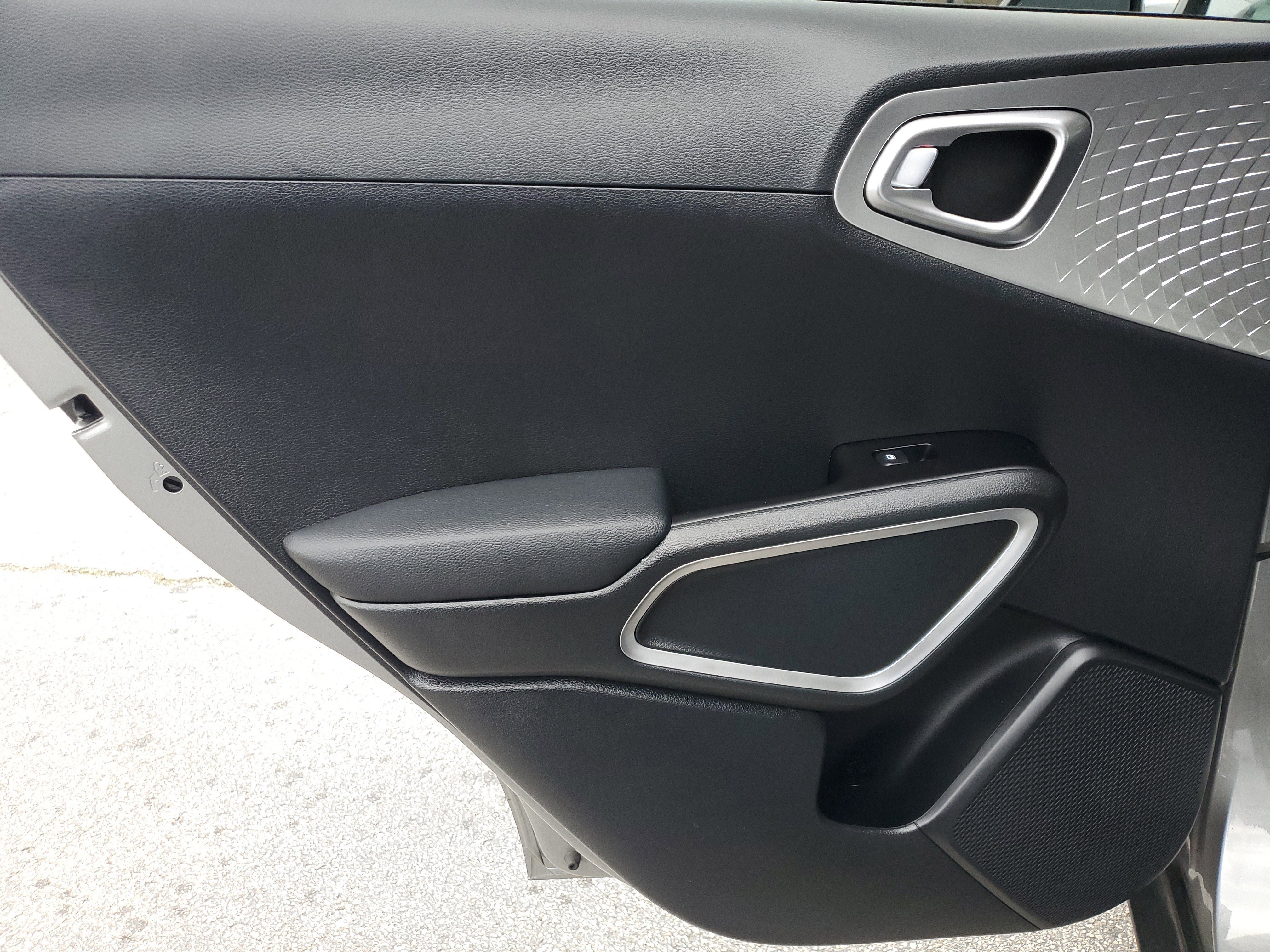 Used 2023 Kia Soul LX image 13