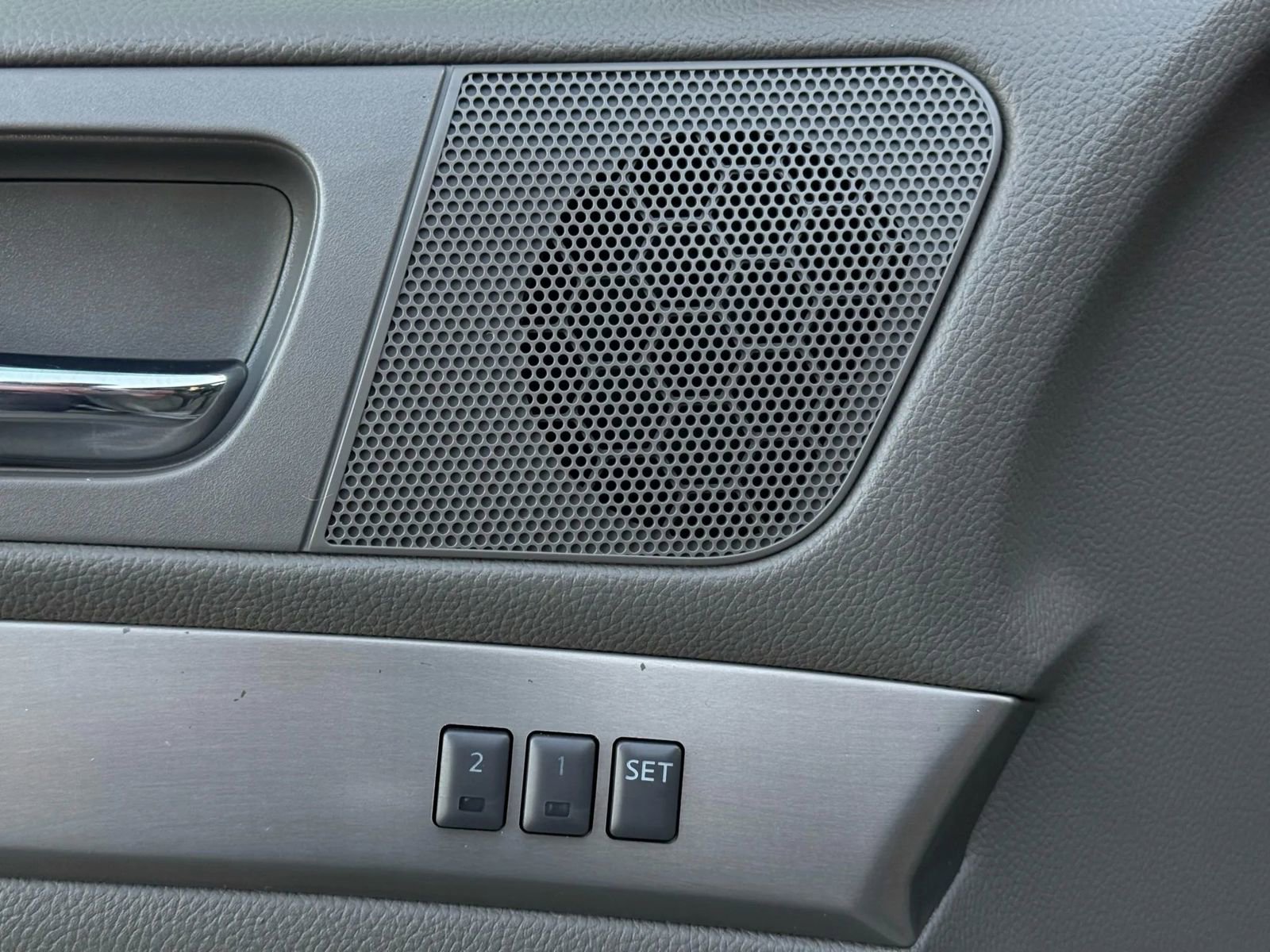 Used 2011 INFINITI G37 Journey w/ Premium Pkg image 29