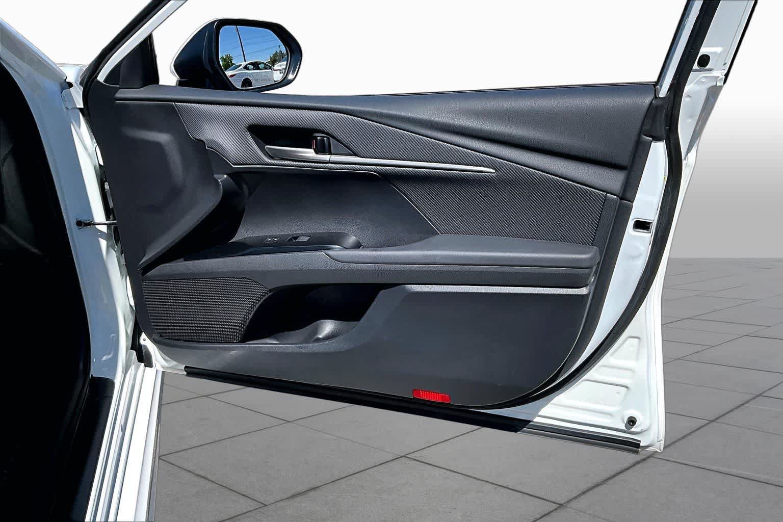 Used 2025 Toyota Camry SE FWD image 22