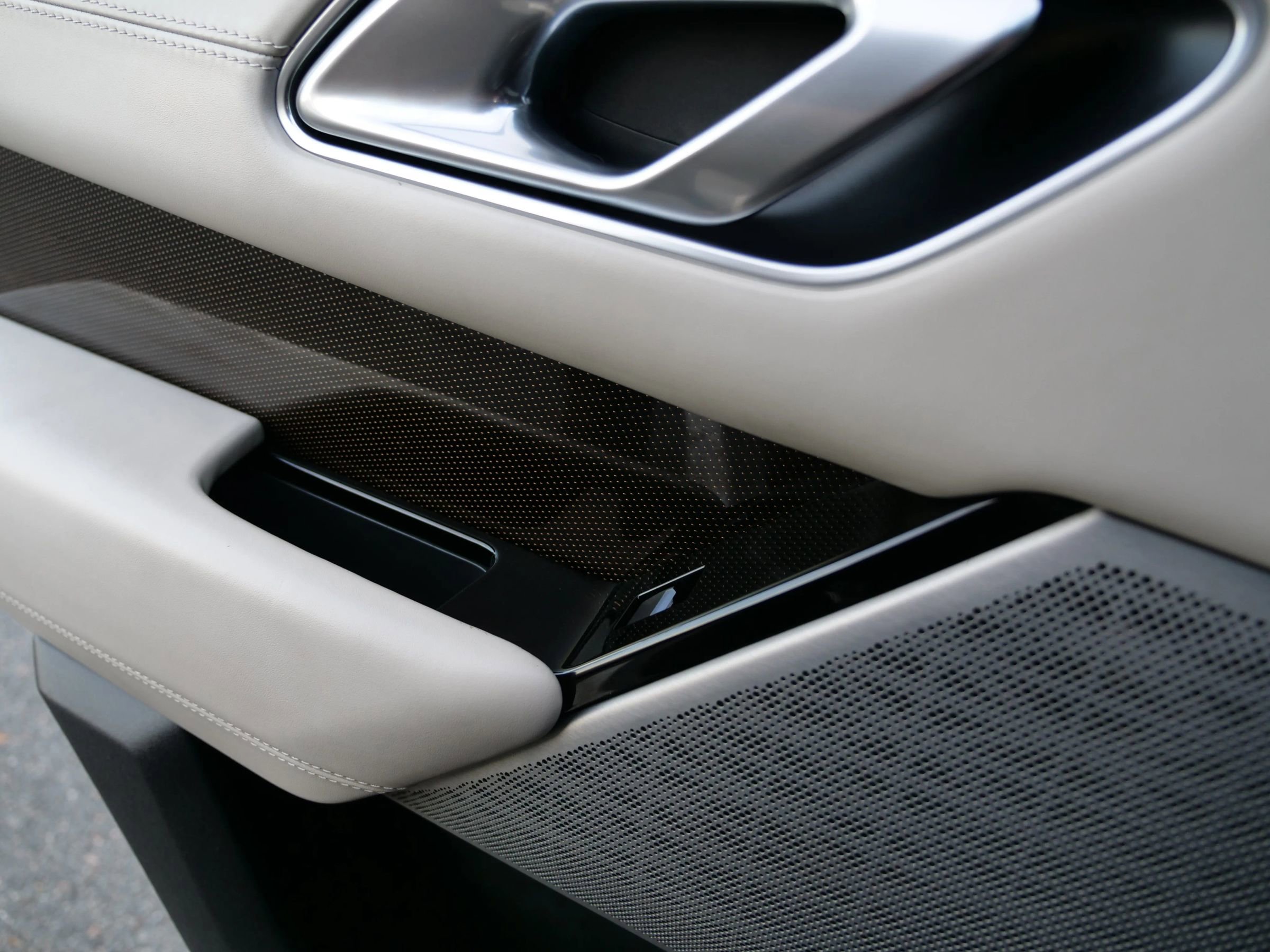 Used 2018 Land Rover Range Rover Velar R-Dynamic HSE image 34