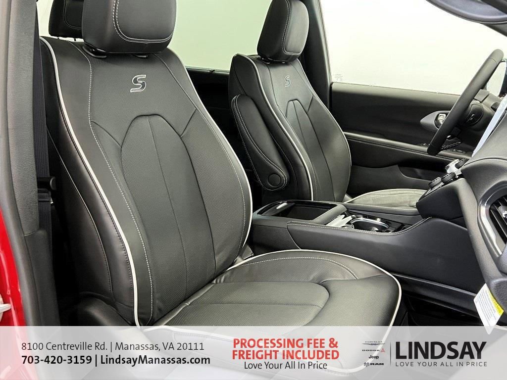 New 2026 Chrysler Pacifica Limited w/ S Appearance Package FWD image 11