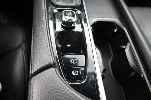 Used 2022 Volvo XC90 T6 Momentum w/ Climate Package AWD/4WD image 15
