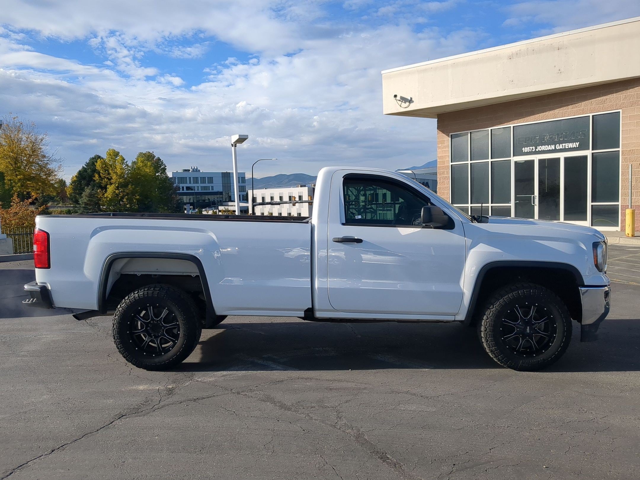 Used 2018 GMC Sierra 1500 2WD Regular Cab image 6