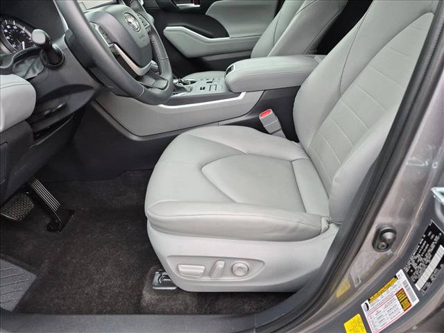 Certified 2026 Toyota Highlander XLE AWD/4WD image 16