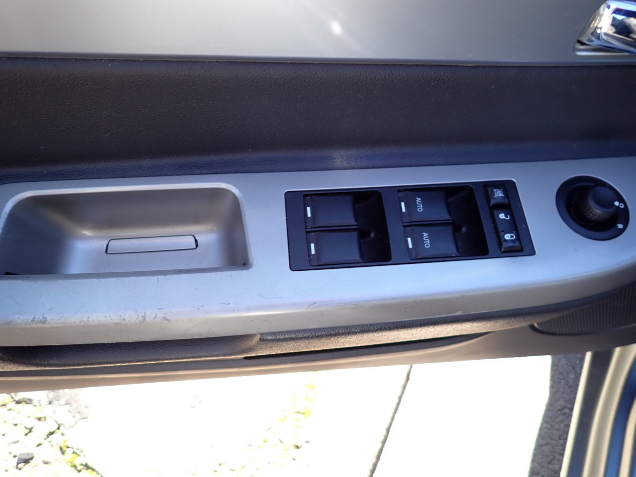 Used 2010 Chrysler Sebring Touring image 23