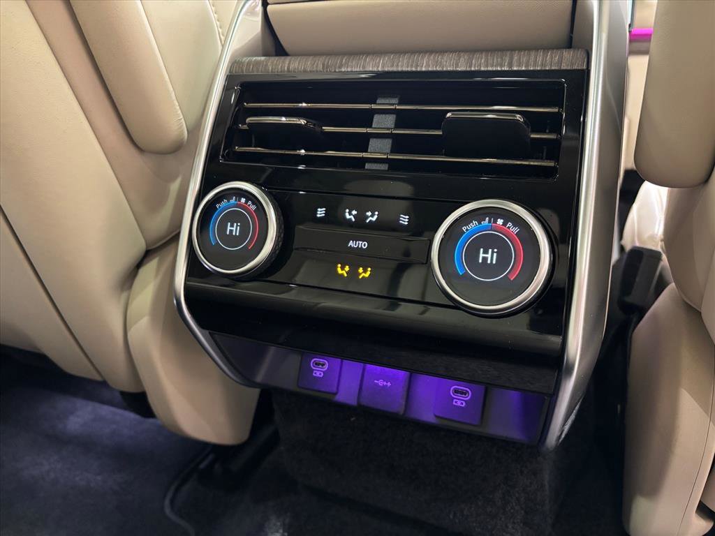 Used 2023 Land Rover Range Rover SE image 38