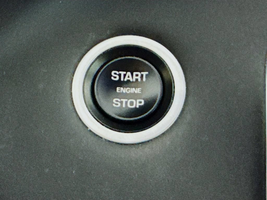 Used 2020 Land Rover Range Rover Evoque SE AWD/4WD image 19