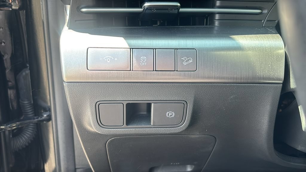 Used 2025 Hyundai Kona SEL AWD/4WD image 15