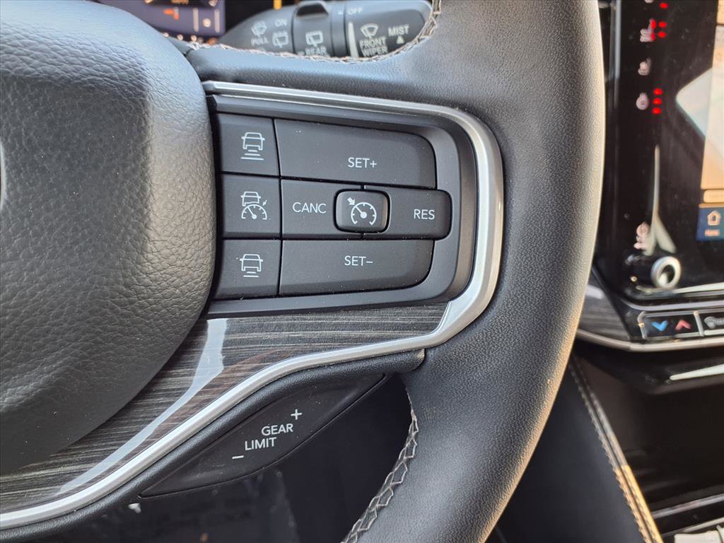 Used 2022 Jeep Wagoneer Series III w/ Rear Seat Video Group 1 image 12