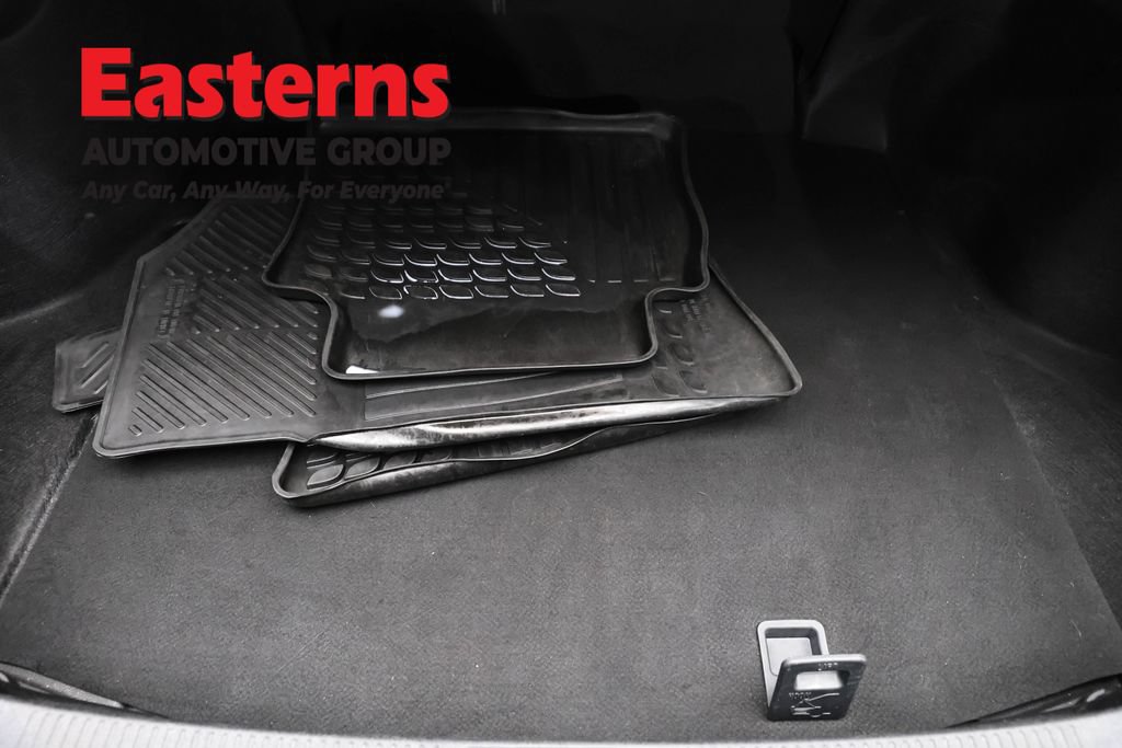 Used 2019 Toyota Camry LE w/ Convenience Package FWD image 9