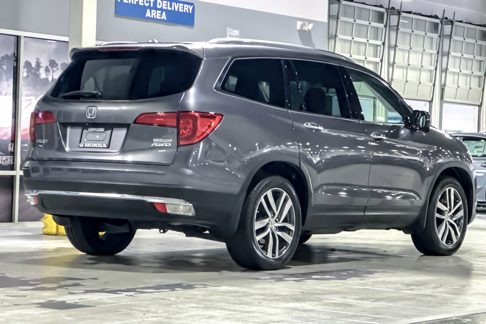 Used 2017 Honda Pilot Touring image 8