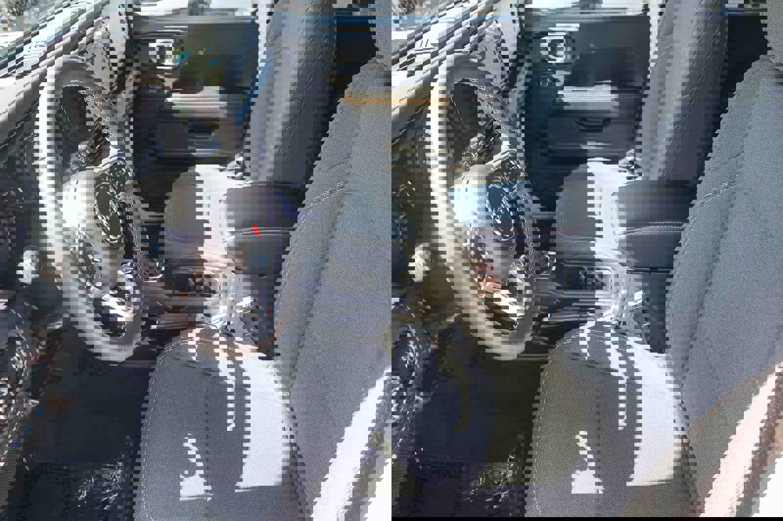 Used 2025 Jeep Wrangler Sahara image 16