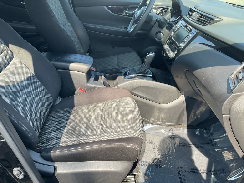 Used 2020 Nissan Rogue Sport SV image 28