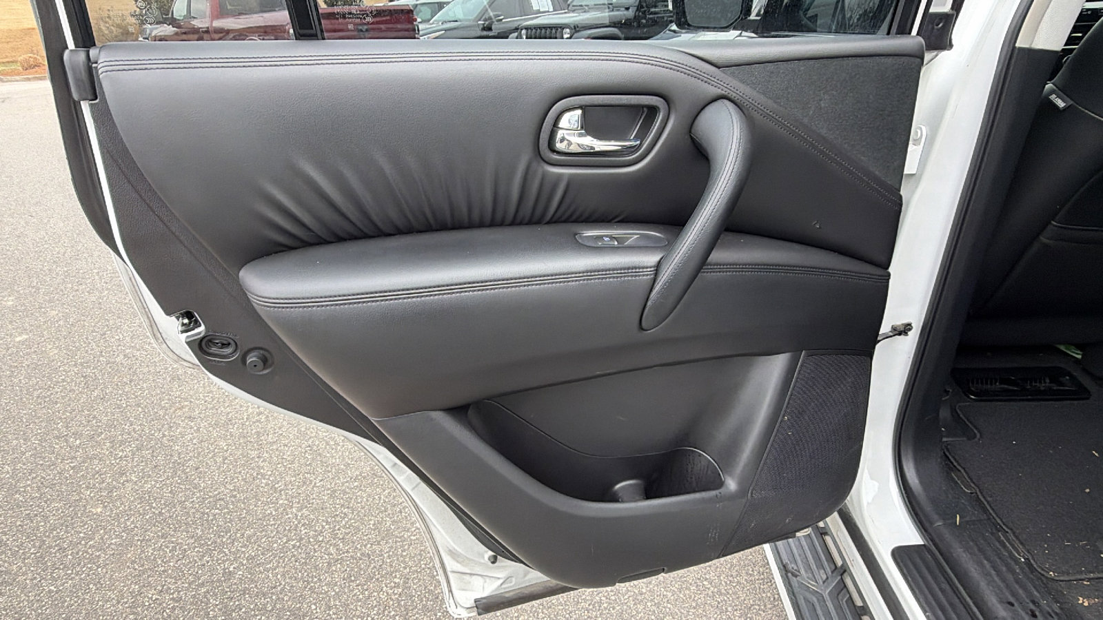 Used 2022 Nissan Armada SV w/ SV Appearance Package image 23