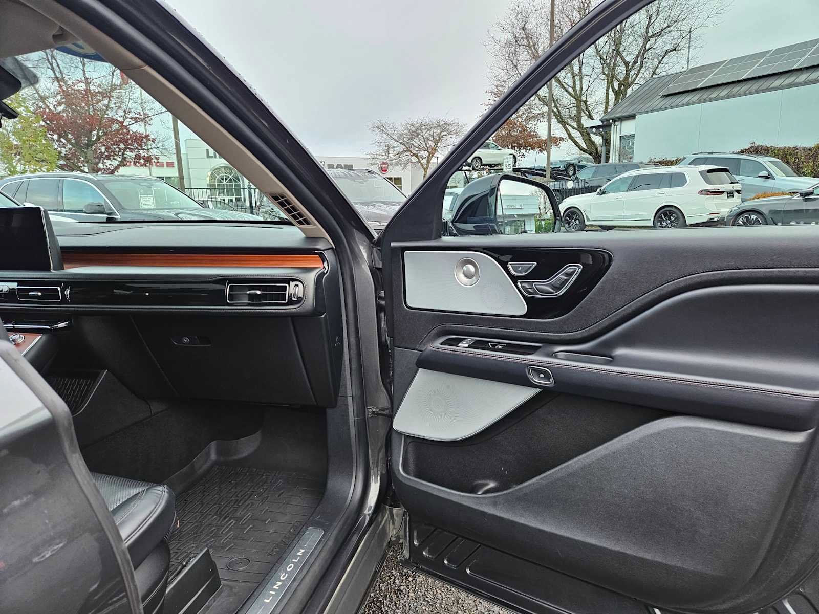 Used 2020 Lincoln Aviator Reserve w/ Equipment Group 202A image 10