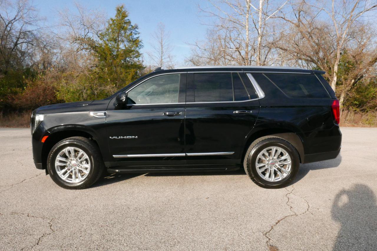 Used 2022 GMC Yukon SLT w/ SLT Premium Package AWD/4WD image 2