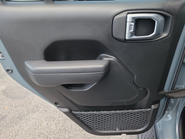 Used 2024 Jeep Gladiator Mojave AWD/4WD image 16