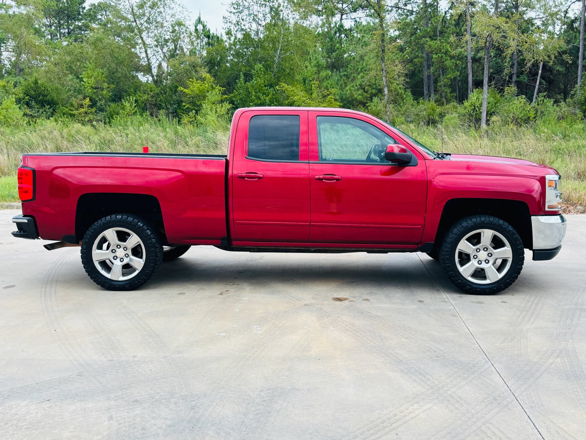Used 2018 Chevrolet Silverado 1500 LT w/ Texas Edition RWD image 8