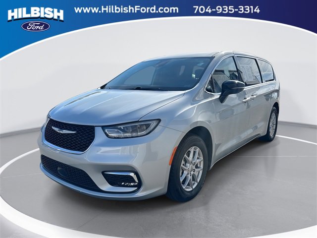 Used 2024 Chrysler Pacifica Touring-L