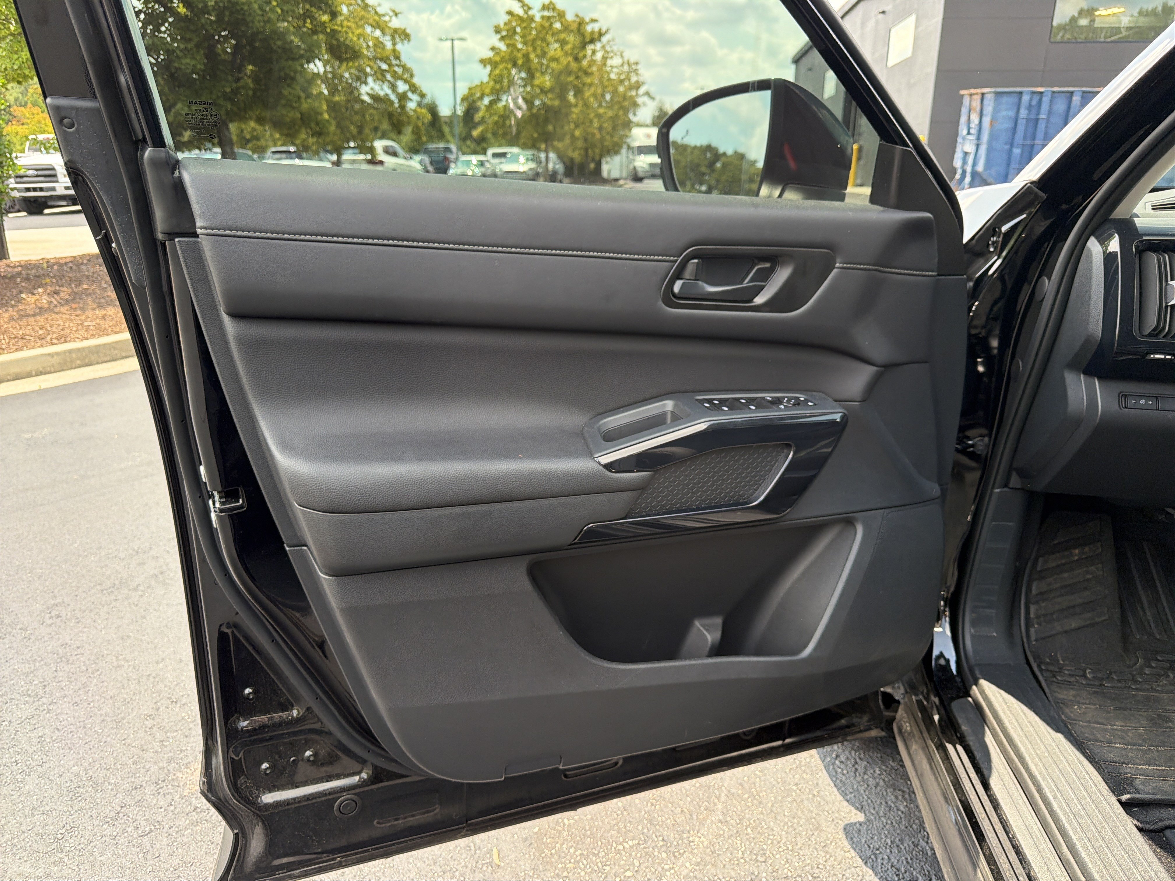 Used 2025 Nissan Pathfinder S AWD/4WD image 16