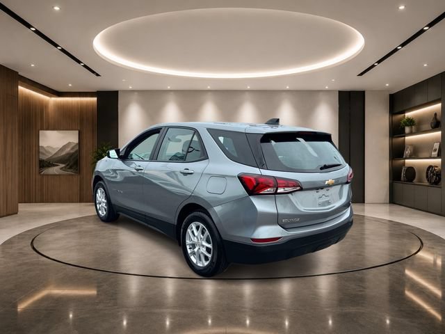 Used 2024 Chevrolet Equinox LS FWD image 2