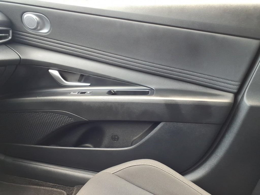 Certified 2023 Hyundai Elantra SEL w/ Convenience Package FWD image 25