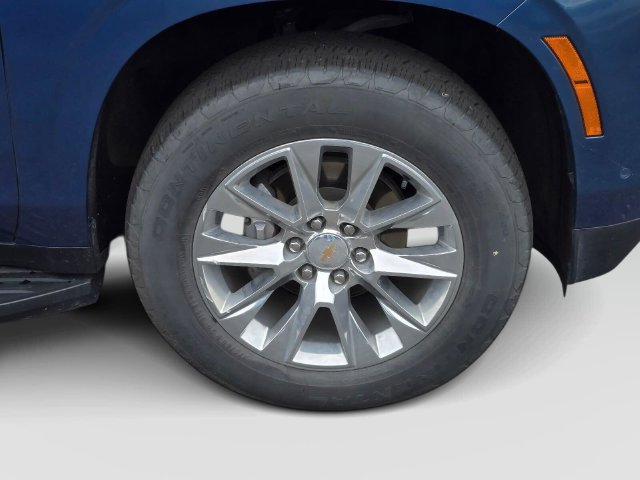 Used 2025 Chevrolet Suburban Premier AWD/4WD image 9