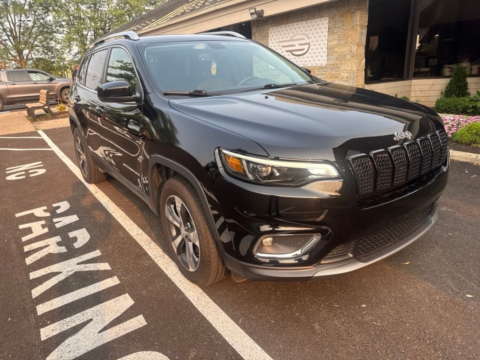 Used 2019 Jeep Cherokee Limited AWD/4WD image 7