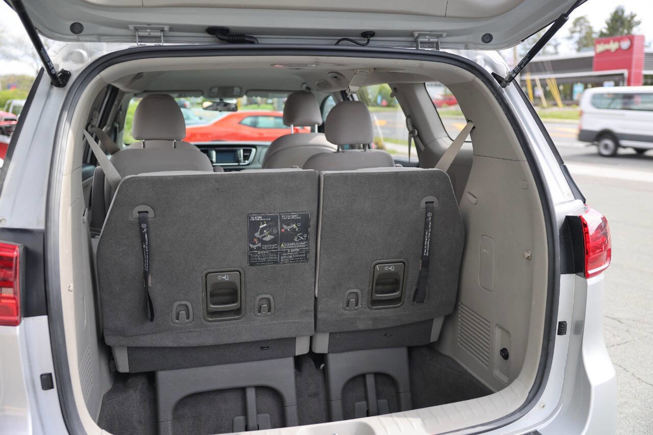 Used 2019 Kia Sedona L FWD image 13