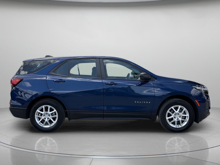 Used 2023 Chevrolet Equinox LS w/ Driver Confidence II Package FWD image 2