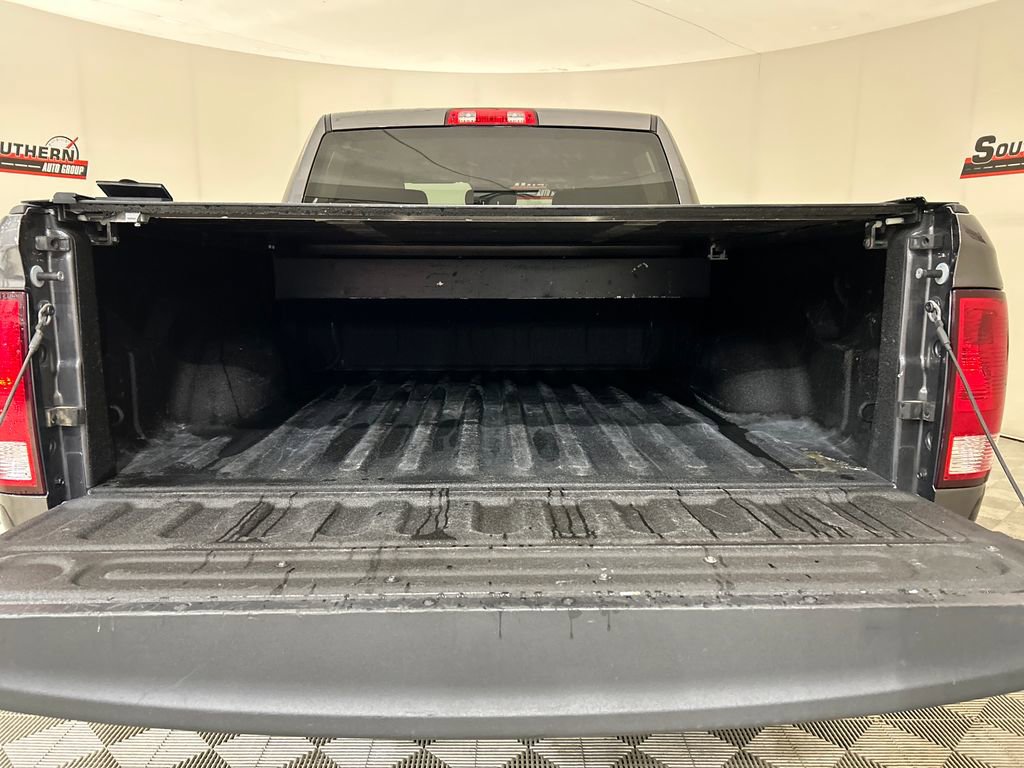 Used 2022 RAM 1500 Classic SLT AWD/4WD image 5