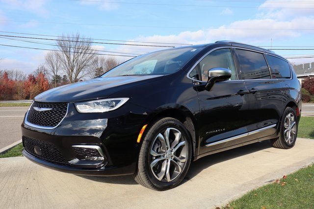 New 2026 Chrysler Pacifica Pinnacle w/ Trailer Tow Group image 7