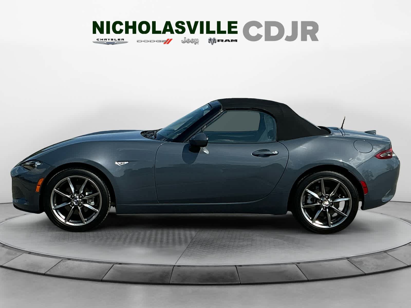 Used 2021 MAZDA MX-5 Miata Grand Touring RWD image 2