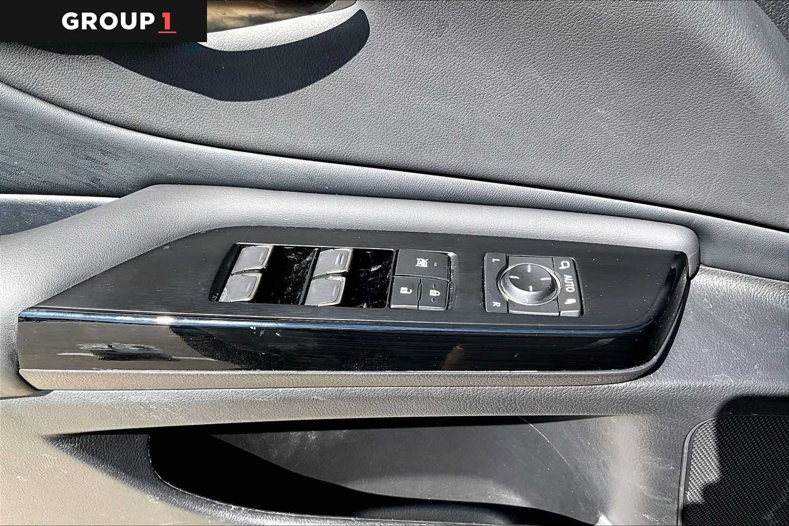 Used 2025 Lexus ES 350 w/ Premium Package FWD image 33