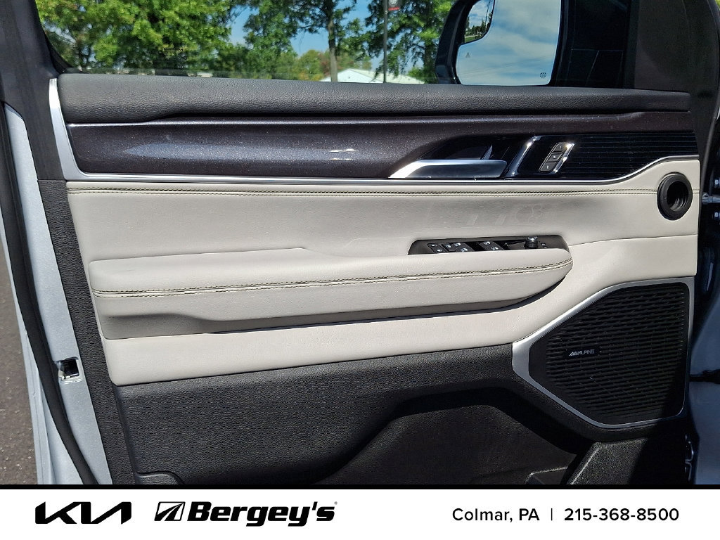 Used 2024 Jeep Wagoneer 4WD w/ Premium Group I image 16
