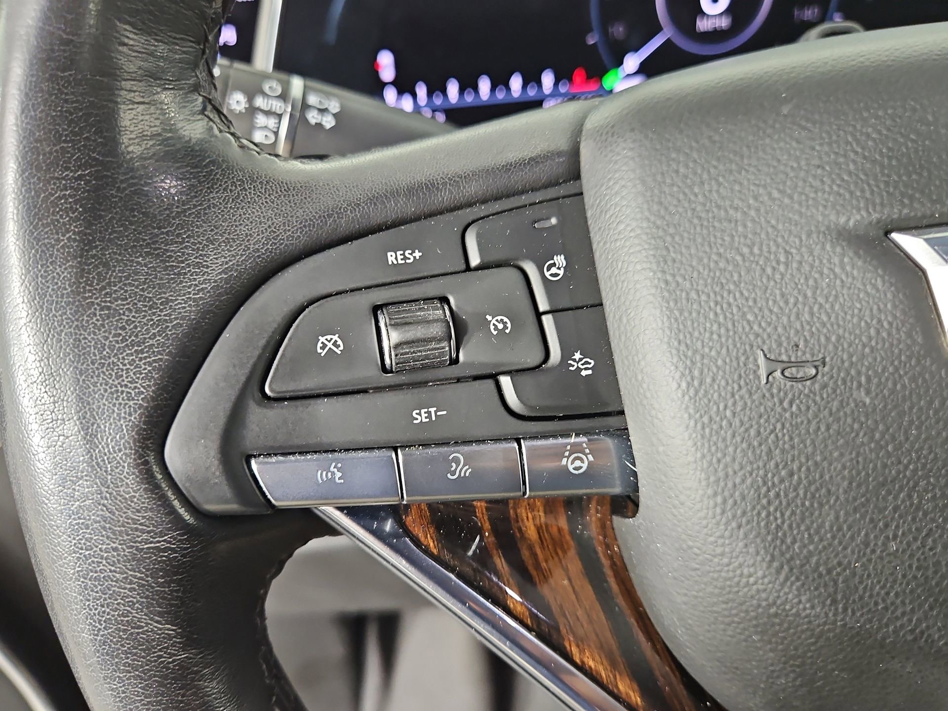 Used 2023 Cadillac Escalade Premium Luxury AWD/4WD image 24
