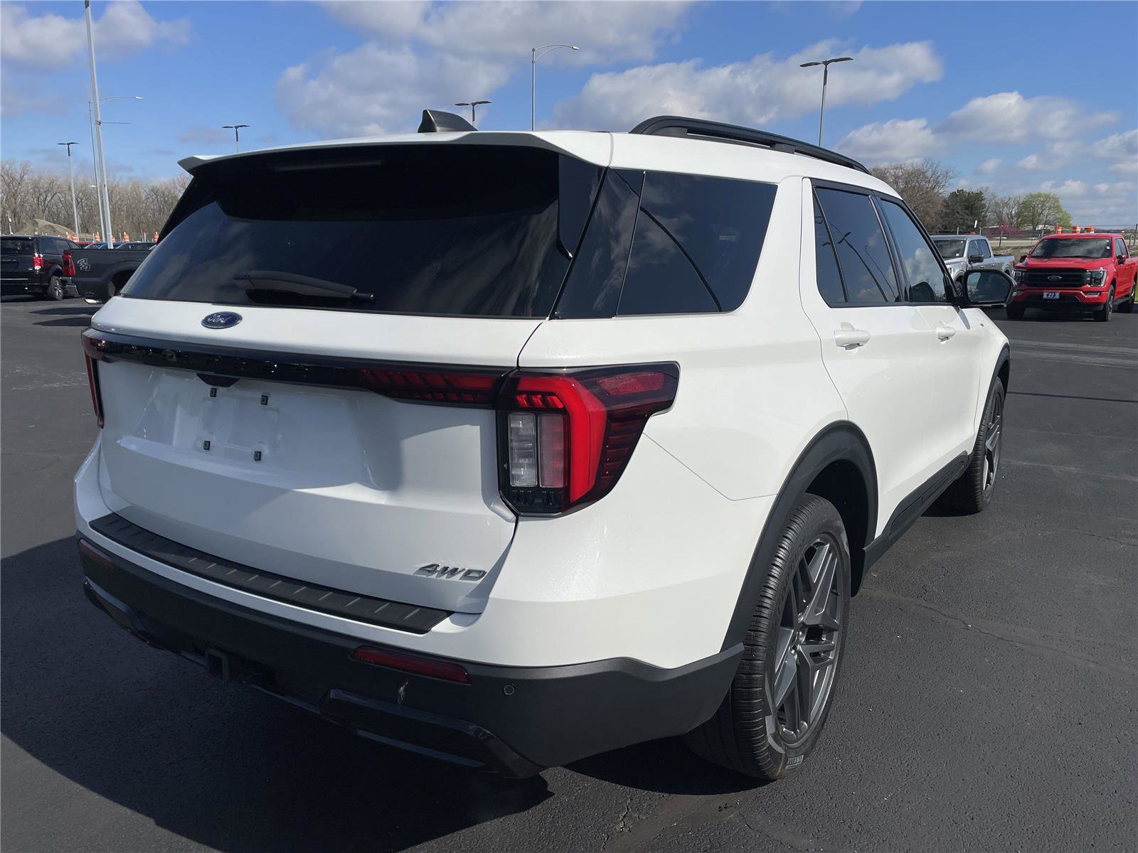 Used 2025 Ford Explorer ST-Line w/ Premium Package AWD/4WD image 5