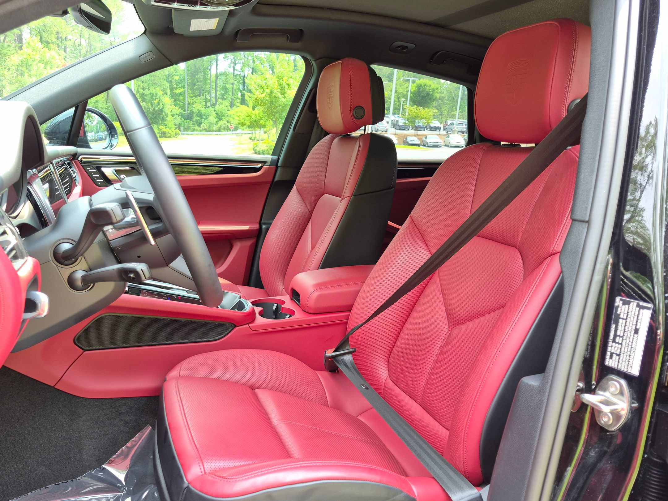 Certified 2026 Porsche Macan AWD/4WD image 5