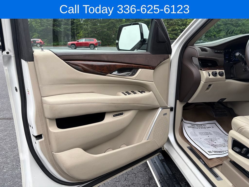 Used 2017 Cadillac Escalade Premium Luxury AWD/4WD image 11