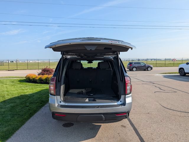 Used 2023 Chevrolet Suburban RST w/ Luxury Package AWD/4WD image 8