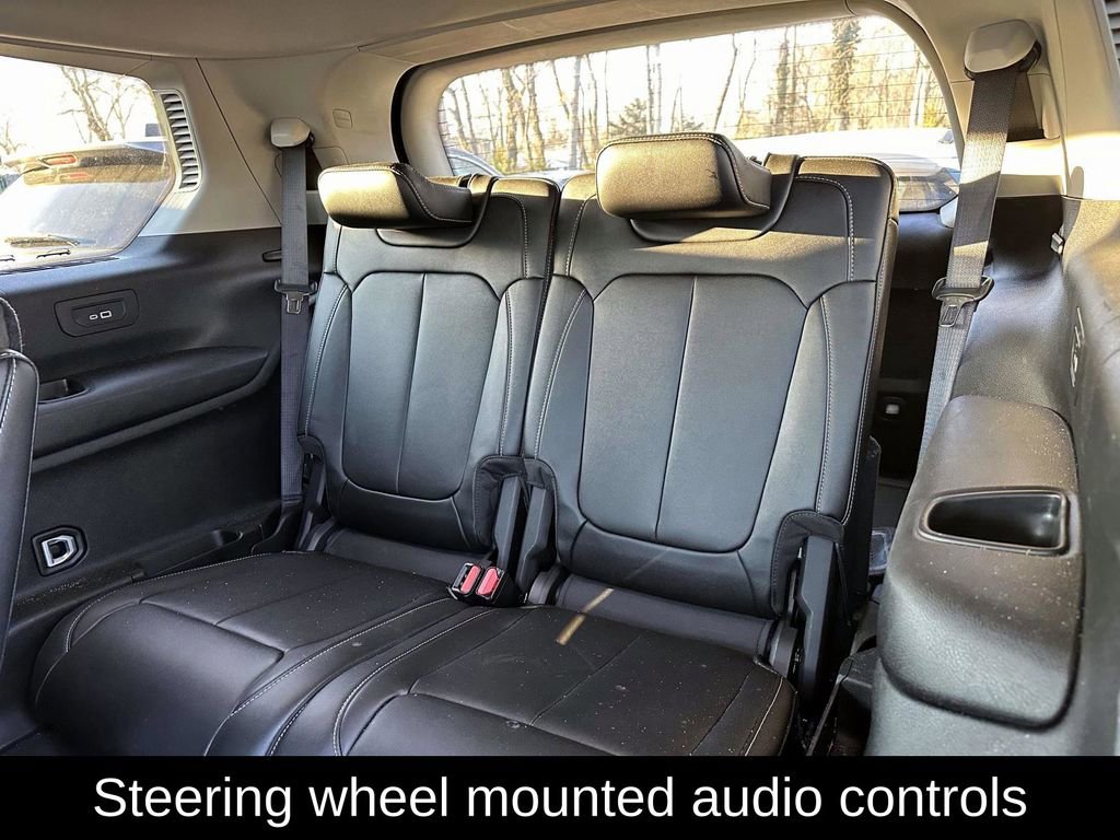 Used 2023 Jeep Grand Cherokee L Limited w/ Black Appearance Package image 11