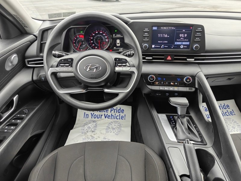 Used 2022 Hyundai Elantra SEL w/ Cargo Package image 19